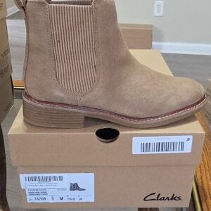 Clarks Womens Cologne Arlo 2 Beige Suede Chelsea Boots Dark Sand